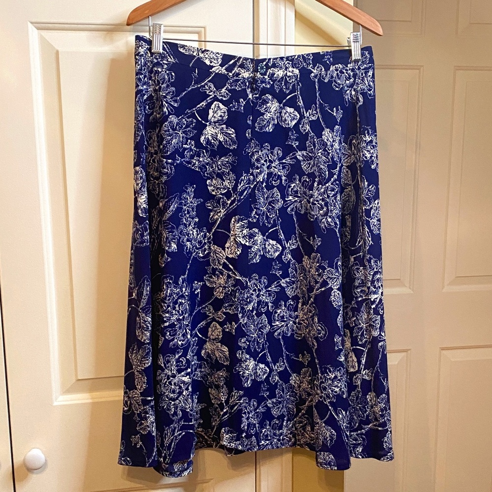 Silk, Size 10/11 Navy and Cream White, Tailor Made Skirt,
